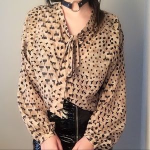 5 for $25 🥀 Cathedral print bow blouse